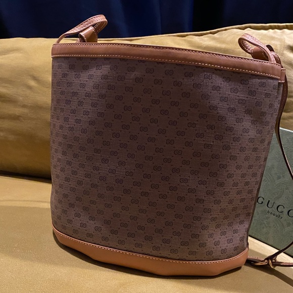 Gucci Vintage Bucket Bag - Picture 4 of 16